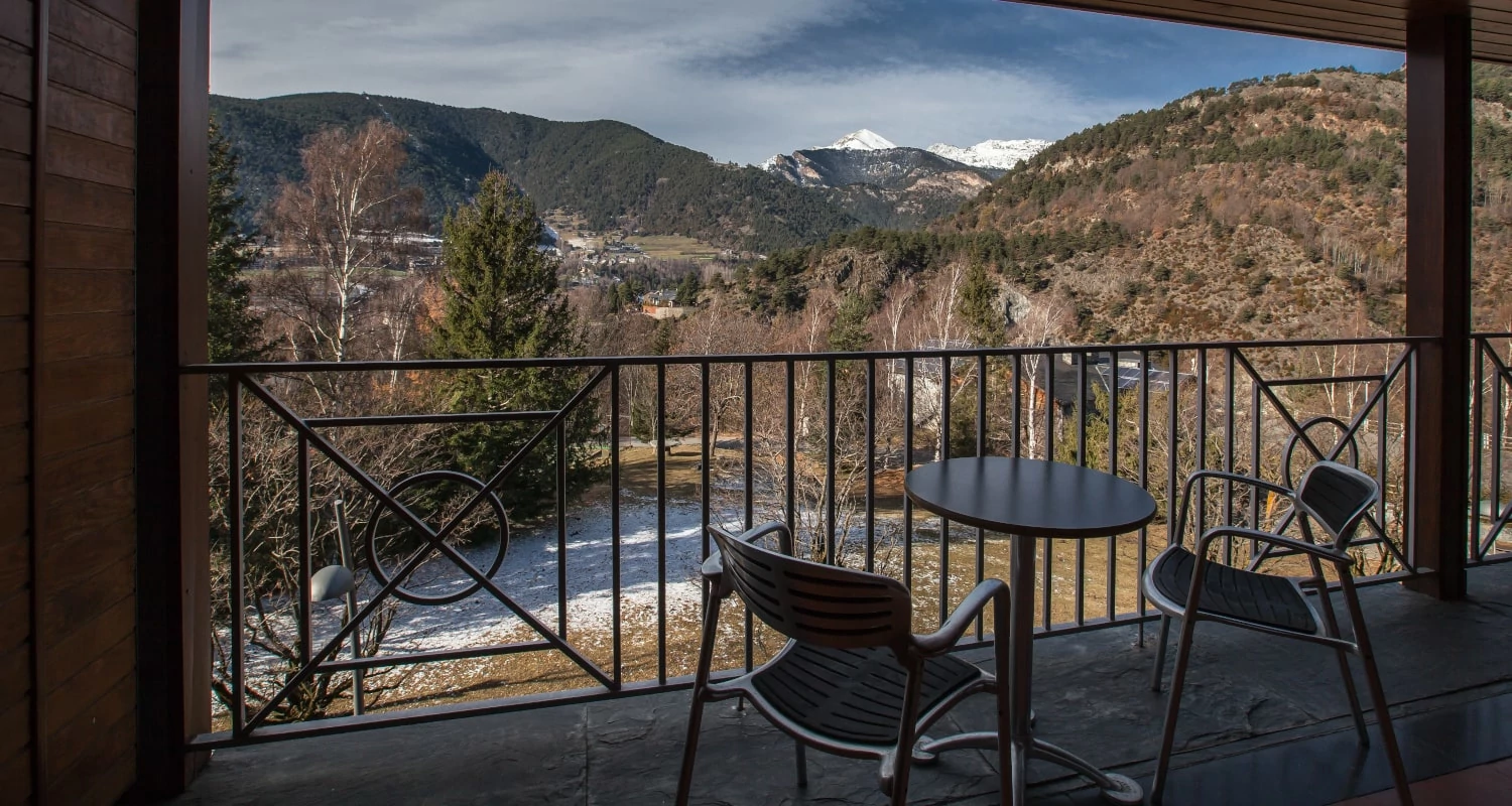 balcon con esplendidas vistas de las montañas